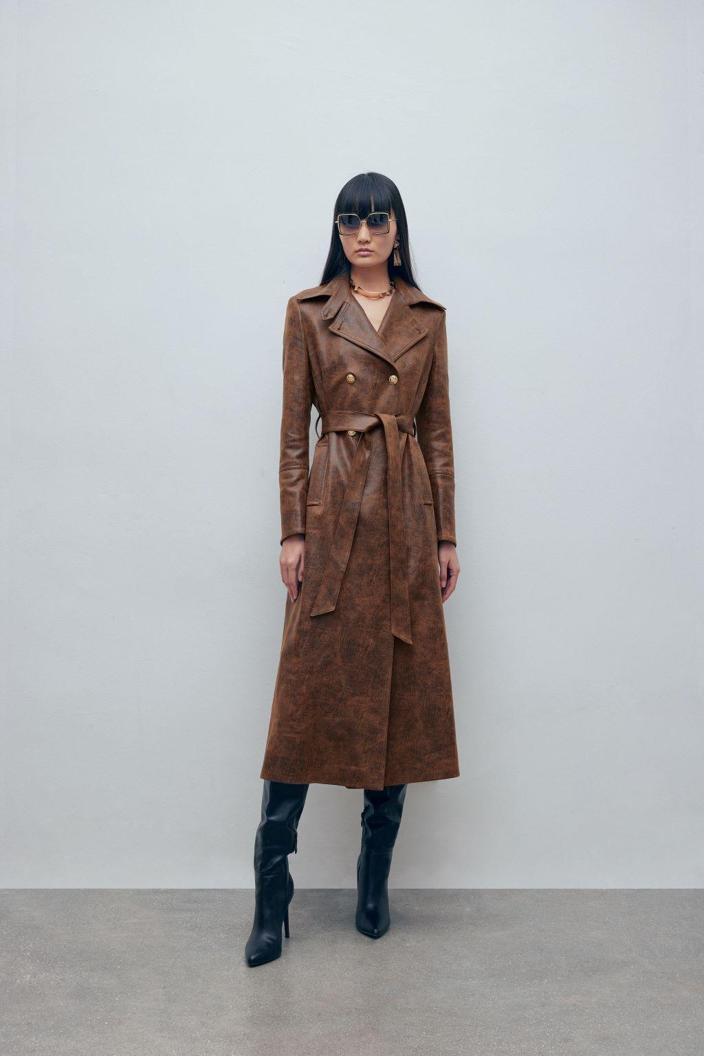 Trench in suede spalmato effetto pelle