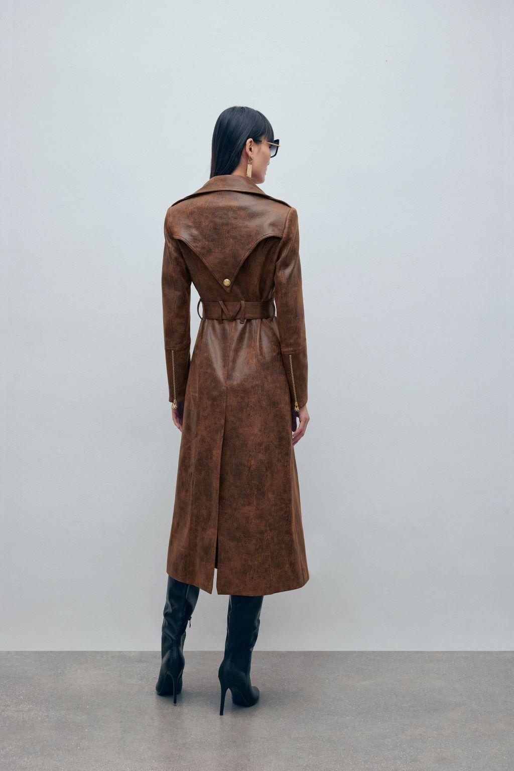 Trench in suede spalmato effetto pelle