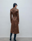 Trench in suede spalmato effetto pelle