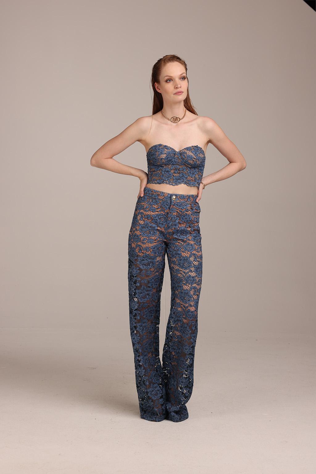 Il top a bustier in pizzo denim