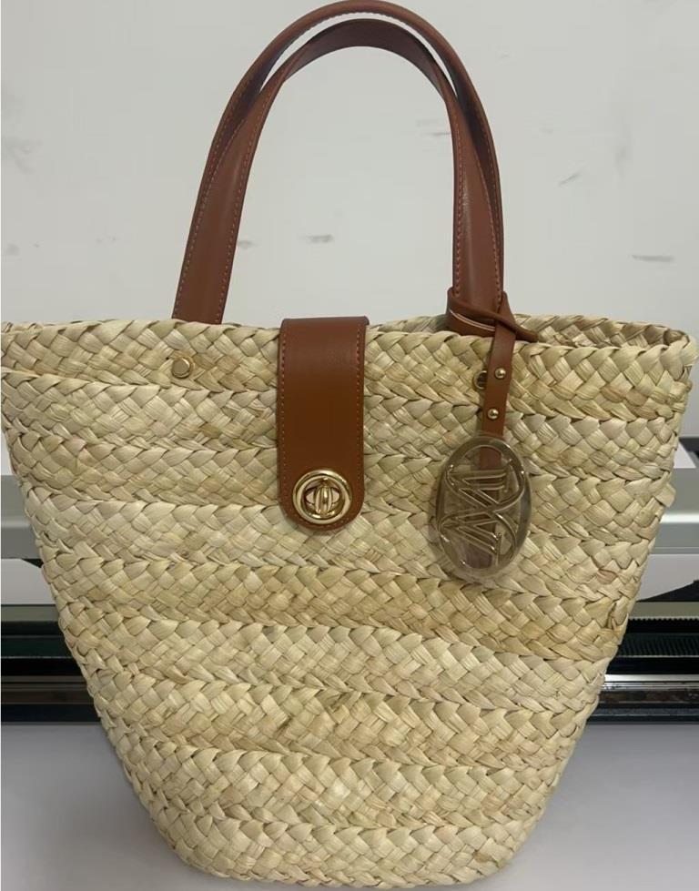 BORSA IN PAGLIA CON CIONDOLO FIBBIA OVALE MONIQUE - BG12FR